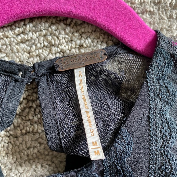 Black sleeveless lace top - Picture 5 of 5